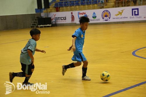 U.11 Trảng Bom – U.11 Vĩnh CưủTrảng Bom quyết tâm bám đuổi Biên Hòa và Long Thành