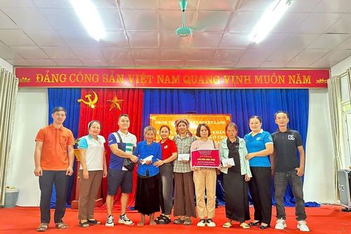 Trao tặng mái ấm tình thương và quà cho gia đình khó khăn trên địa bàn xã Vàng San, huyện Mường Tè
