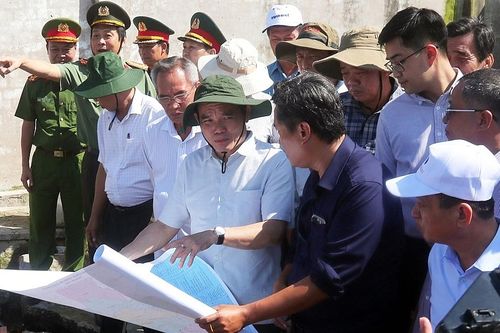 Phó Thủ tướng Trần Lưu Quang làm việc với Bạc Liêu và Cà Mau về tình hình sạt lở
