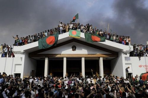 Các cổ phiếu dệt may hưởng lợi từ bạo loạn ở Bangladesh