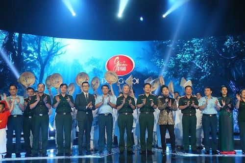 Giai điệu tự hào tháng 8 và tình đồng chí