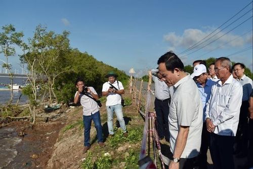 Phó Thủ tướng làm việc với Bạc Liêu và Cà Mau về tình hình sạt lở