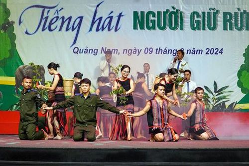 Sôi nổi Hội thi 'Tiếng hát người giữ rừng' Quảng Nam