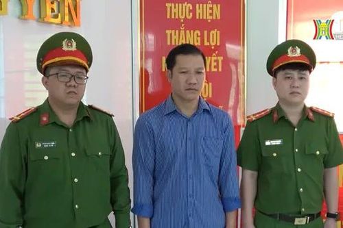 Bắt nguyên Chủ tịch xã về tội giả mạo trong công tác