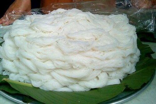Bún tiện lợi nhưng những người này không nên ăn