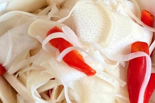 Mẹo ngâm măng ớt trắng giòn đơn giản
