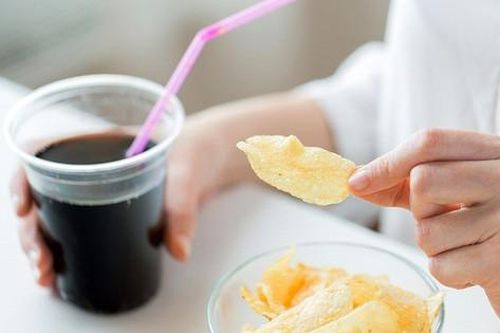 8 thực phẩm nên tránh khi bị loãng xương