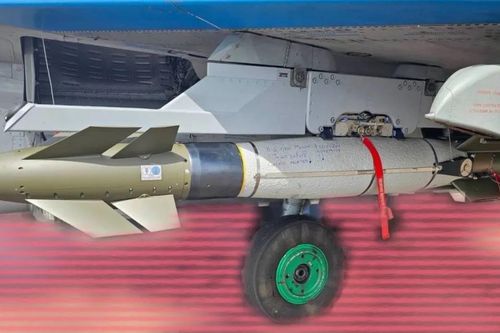 MiG-29 Ukraine lắp giá treo đặc biệt để mang bom HAMMER của Pháp