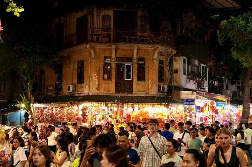 Phố Hàng Mã rực rỡ, lung linh chào đón Trung thu