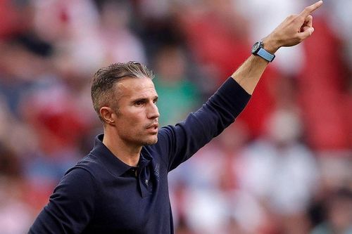 Ajax gieo sầu lên ngày ra mắt của HLV Van Persie
