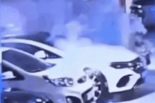 Hàn Quốc họp khẩn sau vụ xe điện Mercedes-Benz tự bốc cháy