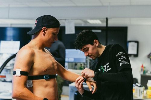 Cách VĐV Olympic sống sót và chiến thắng tại 'lò nướng' Paris