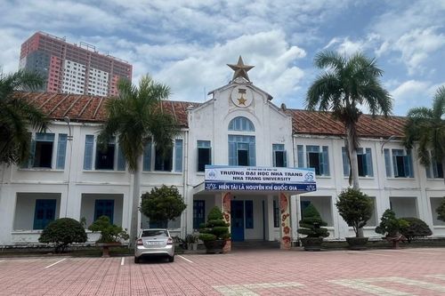 Trường nhập sai học phí, nhiều sinh viên chưa được nhận bằng