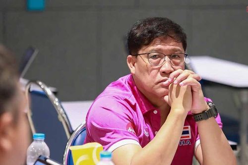 Vừa vô địch, HLV Thái Lan chia tay đội nhà, tiết lộ lý do thua 1 set trước ĐT bóng chuyền nữ Việt Nam