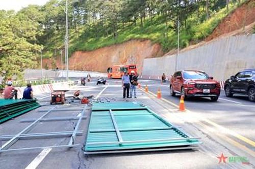 Khắc phục hư hỏng trên đèo Prenn