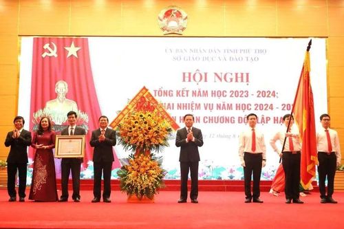 Sở GD&ĐT tỉnh Phú Thọ đón nhận Huân chương Độc lập hạng Ba