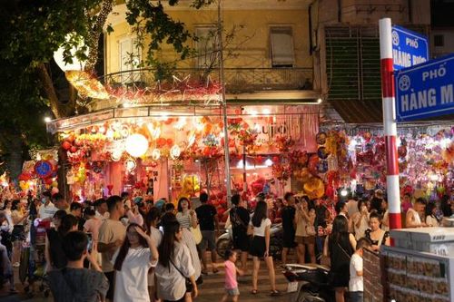 Hà Nội: Phố Hàng Mã rực rỡ sắc màu trước thềm Tết Trung thu