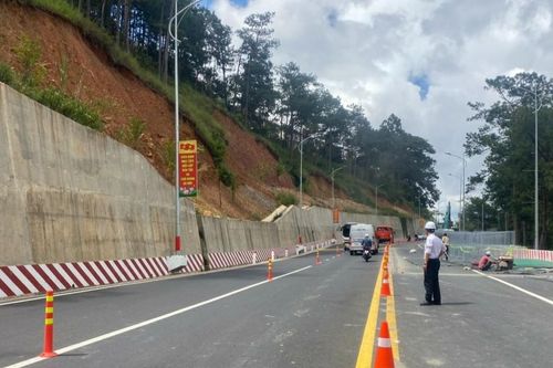 Dự kiến mất 21 ngày khắc phục sự cố rạn nứt cục bộ mặt đường đèo Prenn