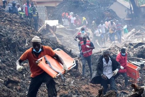 Số người thiệt mạng trong vụ sạt lở bãi rác ở Uganda tăng lên 21