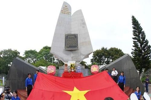 Phút tưởng niệm nơi khởi đầu Đường Hồ Chí Minh trên biển