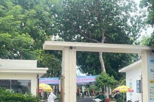 Trường nhập sai học phí, nhiều sinh viên chưa được nhận bằng