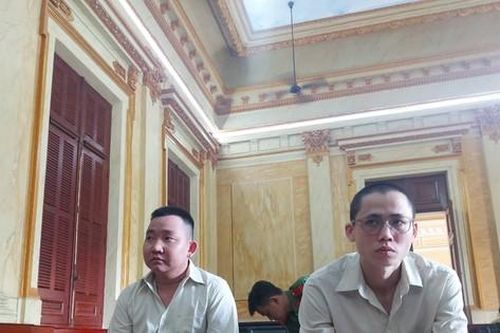 Tham ô hàng trăm điện thoại di động, 2 bị cáo bị phạt tổng cộng 37 năm tù