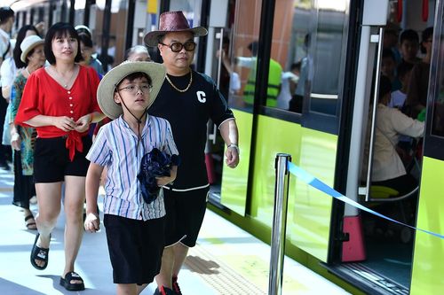 Metro Nhổn - ga Hà Nội đón hơn 100 nghìn lượt khách/ngày, người dân cần lưu ý gì?