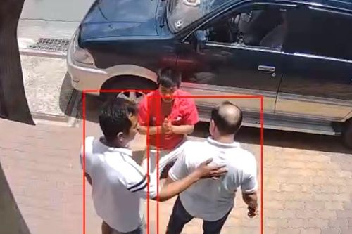 Lai lịch bất ngờ người đàn ông đập kính xe, bắt tài xế quỳ xin lỗi ở Bình Dương