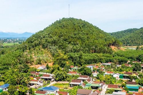 Giữ núi Chợ Bùi