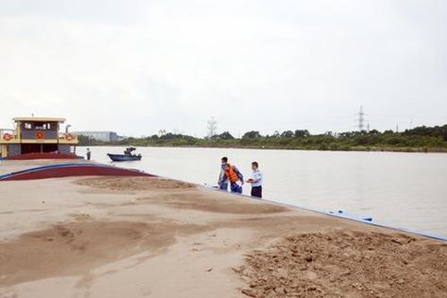 Hải Phòng: Bắt giữ tàu vận tải chở 1.000 m3 cát không rõ nguồn gốc