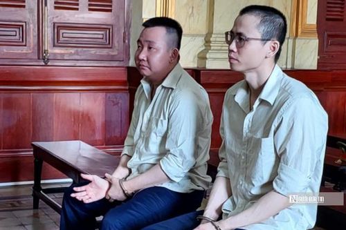 Trả giá vì tham ô 161 điện thoại và máy tính bảng của công ty