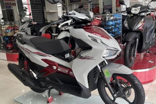 Giá xe Honda Air Blade giữa tháng 8/2024 giảm siêu mạnh, giá rẻ hiếm thấy hút khách Việt
