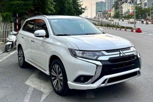 Sau 2 năm sử dụng, Mitsubishi Outlander rớt giá khó tin