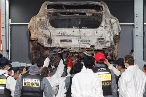Hàn Quốc họp khẩn sau vụ cháy xe điện Mercedes-Benz khiến người tiêu dùng hoang mang