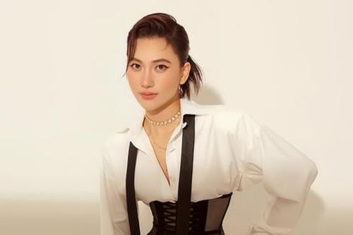 Đẳng cấp quý cô: Phương Anh Đào diện corset khoe thắt eo nóng bỏng