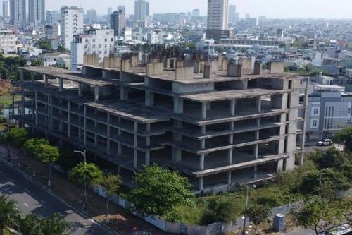 Bến du thuyền bỏ hoang, căn hộ cao cấp 'trùm mền' bên sông Hàn