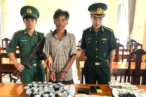 Bộ đội Biên phòng 'căng mình' xử lý tình trạng khai thác thủy sản bằng xung điện, thuốc nổ