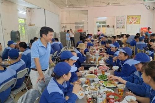 Hơn 700 đoàn viên, người lao động Công ty CP Cao su Sao Vàng tham gia 'Bữa cơm công đoàn'