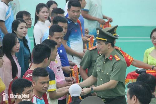 Khai mạc Giải bóng chuyền nam Công an tỉnh chào mừng 79 năm Ngày truyền thống Công an nhân dân
