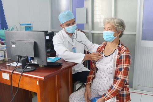 Nỗ lực thực hiện tốt công tác chăm sóc sức khỏe Nhân dân