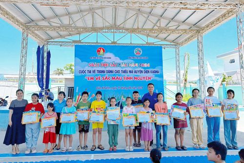 Diên Khánh:: Hơn 50 thiếu nhi tham gia vẽ tranh 'Em vẽ sắc màu tình nguyện'