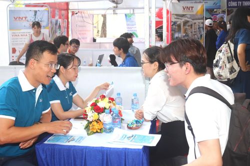 Những tháng cuối năm: Nhu cầu tuyển dụng lao động tăng cao