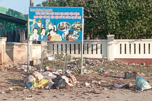 Cần giữ vệ sinh nơi bảng tuyên truyền