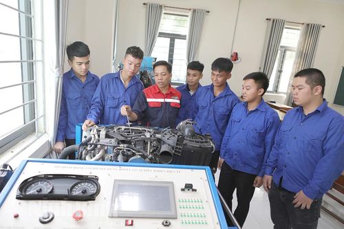 Xây dựng đội ngũ nhà giáo 'Giỏi lý thuyết-thạo kỹ năng'