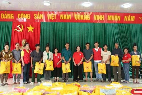 Trao 200 suất quà hỗ trợ nhân dân bị thiên tai
