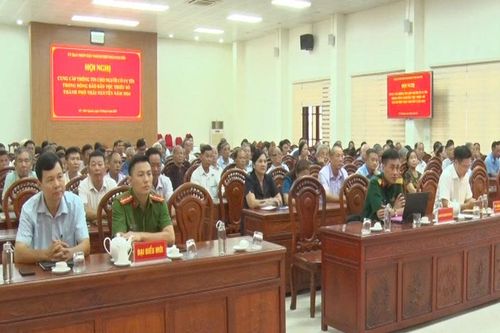 Cung cấp thông tin cho người có uy tín trong đồng bào dân tộc thiểu số