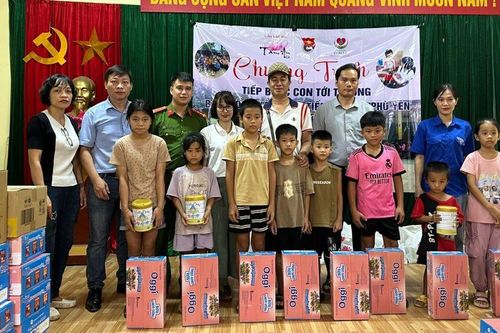 'Tiếp bước con đến trường': Chương trình thiện nguyện ý nghĩa tại Sơn La