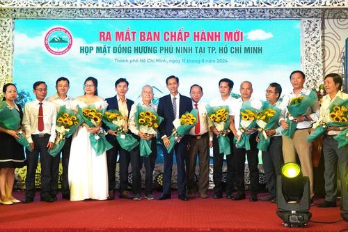 Mênh mang tình người như sóng nước Phú Ninh giữa lòng thành phố
