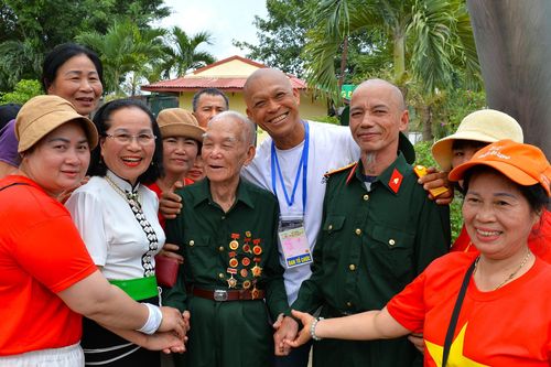 Ghi lại những khoảnh khắc nhân văn