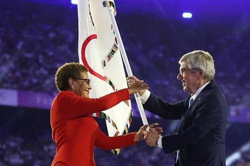 Paris khép lại Olympics thành công bằng lễ bế mạc kịch tính